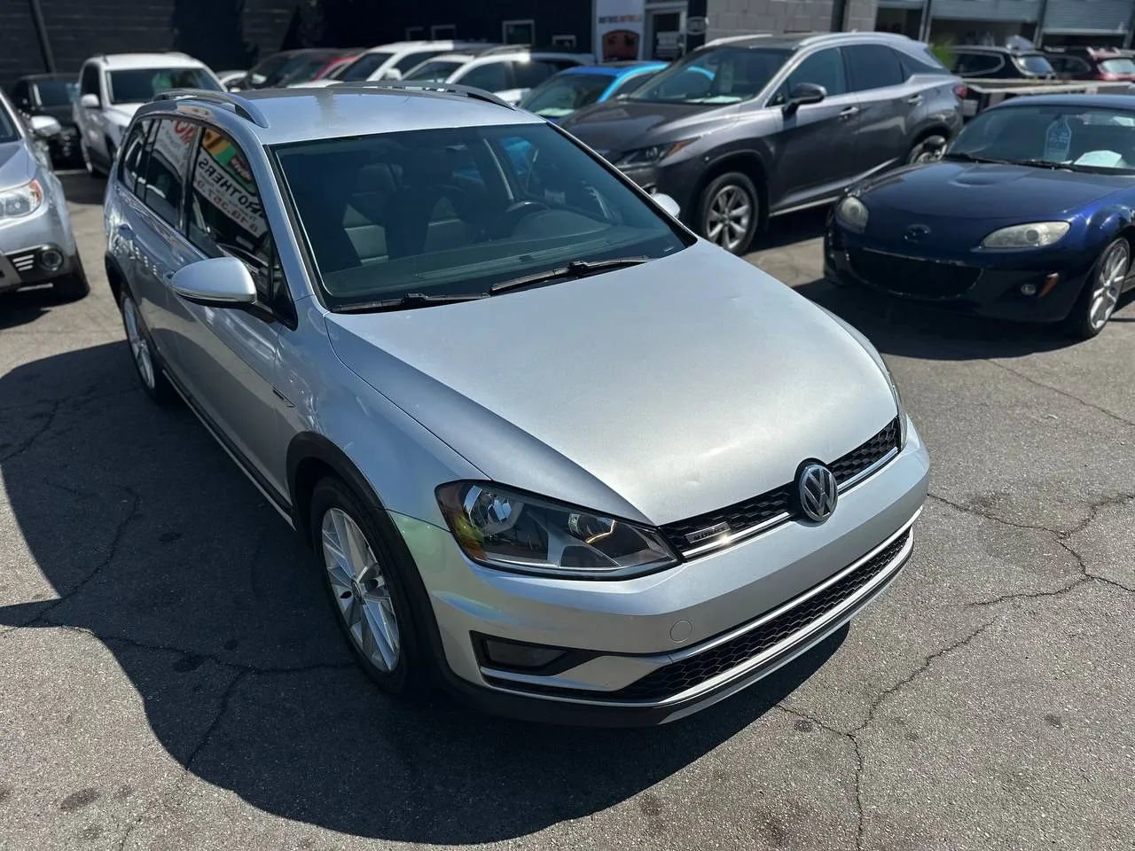 Used 2017 Volkswagen Golf Alltrack SEL image 2