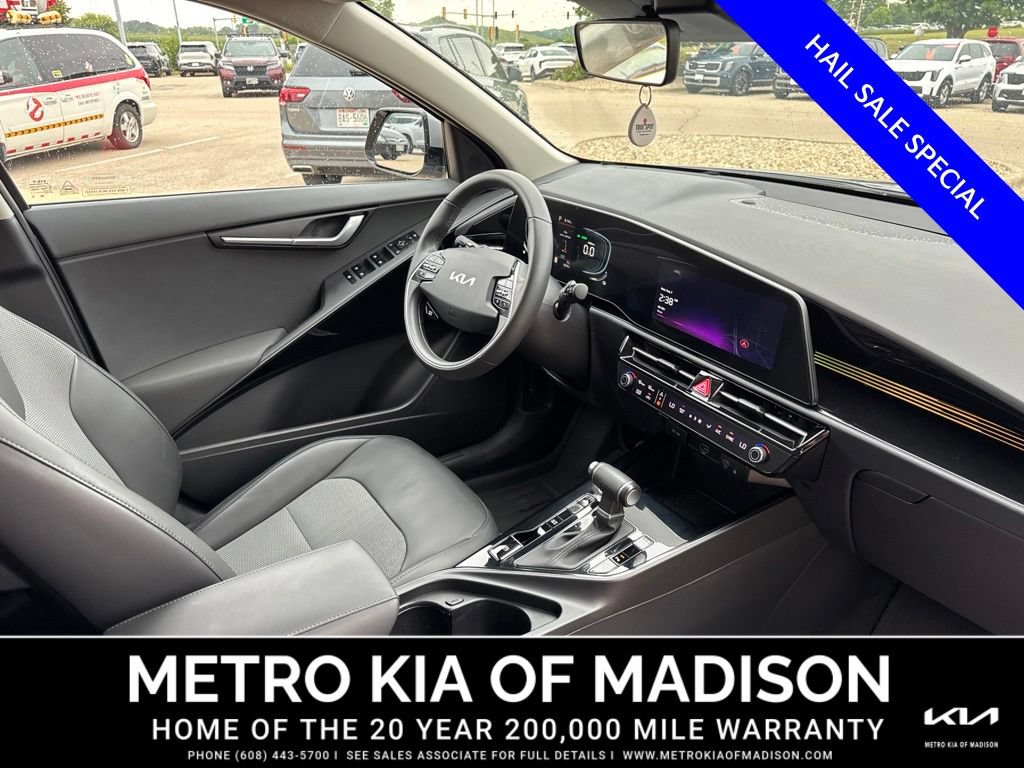 Used 2025 Kia Niro EX Touring FWD image 39