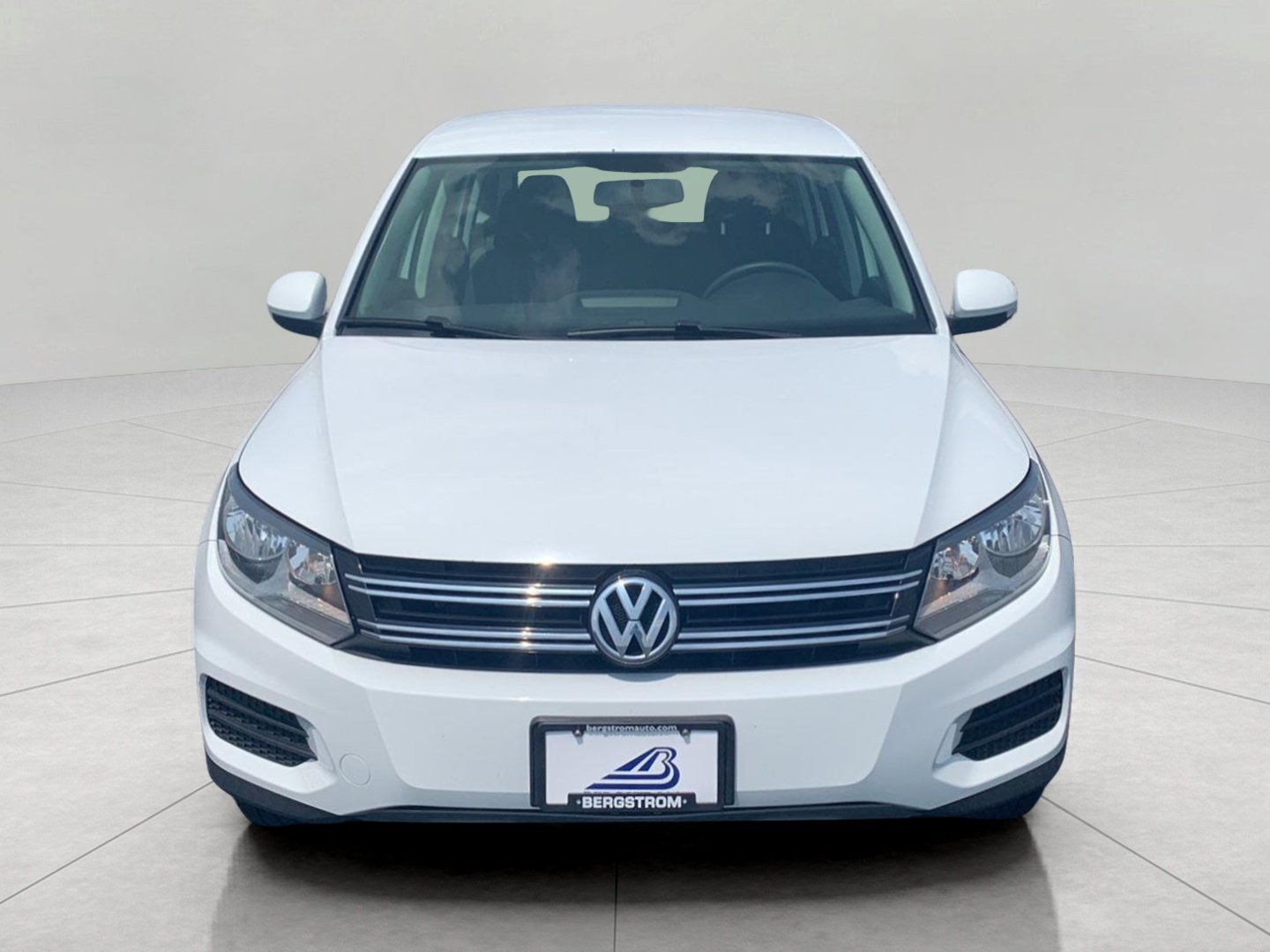Used 2017 Volkswagen Tiguan Limited w/ Alloy Wheels Package AWD/4WD image 3