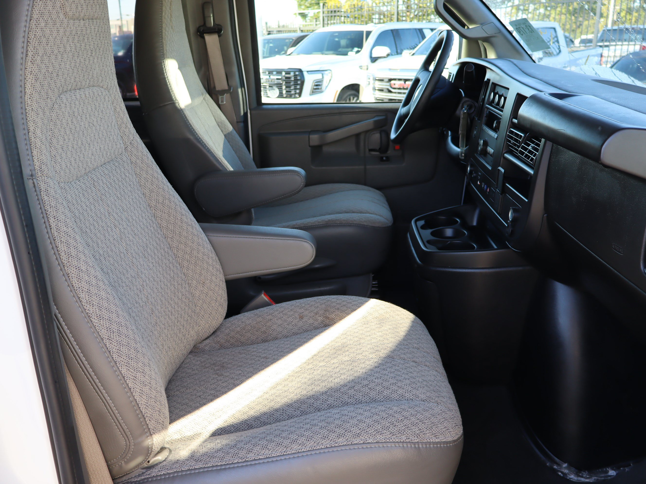 Used 2025 Chevrolet Express 3500 LT w/ LT Preferred Equipment Group RWD image 33