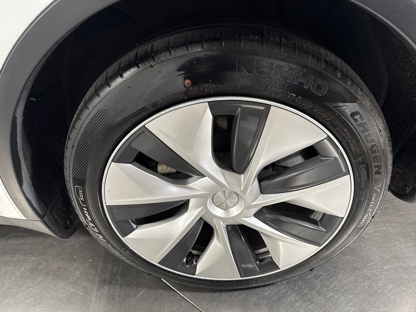 Used 2021 Tesla Model Y Long Range AWD/4WD image 12