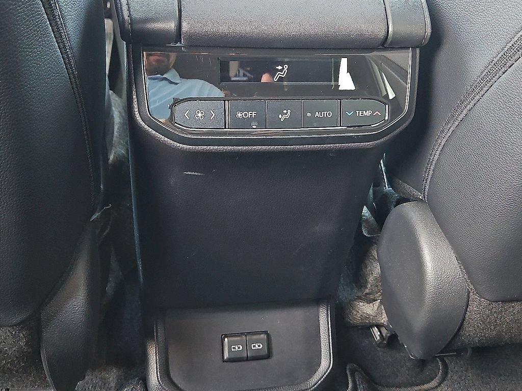 Used 2024 Toyota Highlander XSE FWD image 21