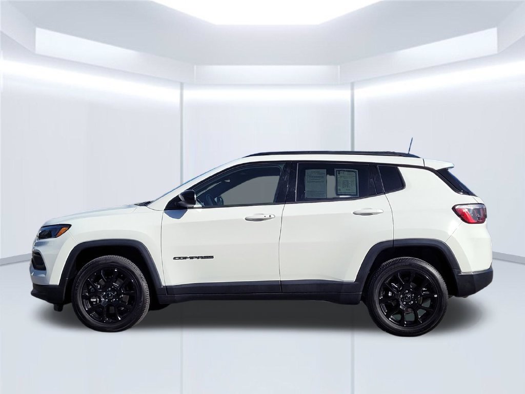 Used 2025 Jeep Compass Latitude w/ Altitude Special Edition AWD/4WD image 7