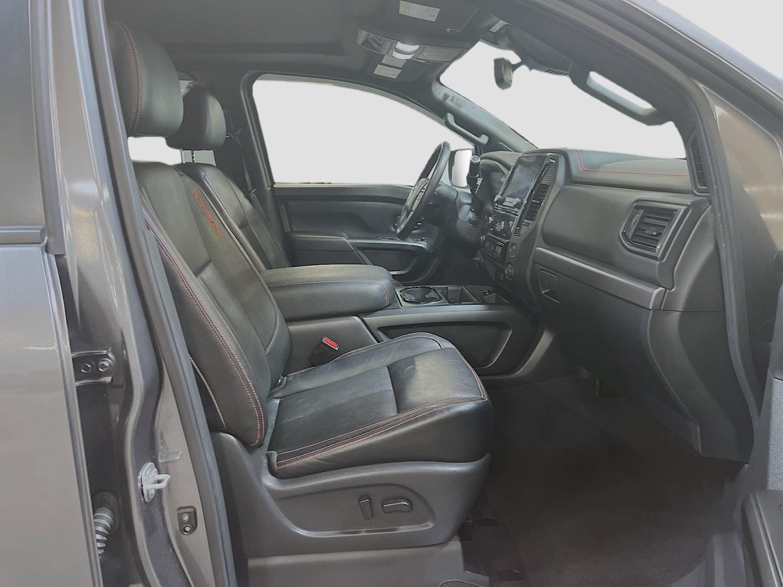Used 2022 Nissan Titan PRO-4X w/ Pro-4x Convenience Package AWD/4WD image 30