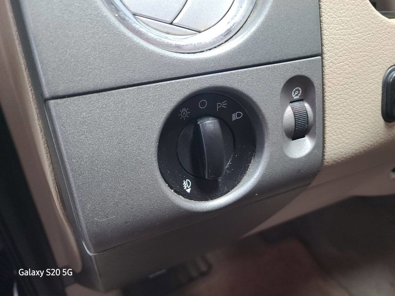 Used 2005 Ford F150 Lariat image 22