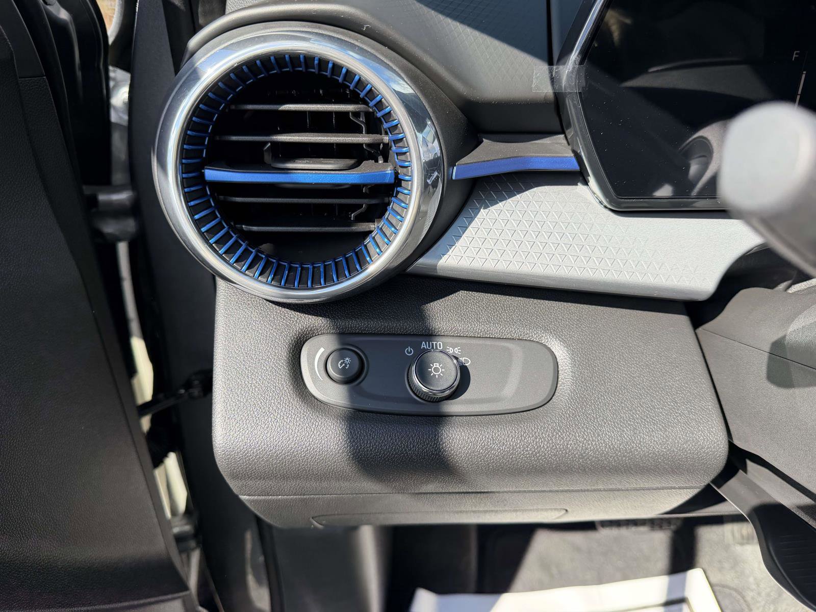 Certified 2026 Chevrolet Trax LT image 23