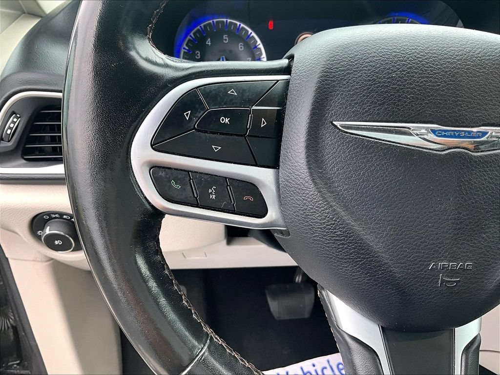 Used 2019 Chrysler Pacifica Touring-L w/ Advanced Safetytec Group FWD image 17