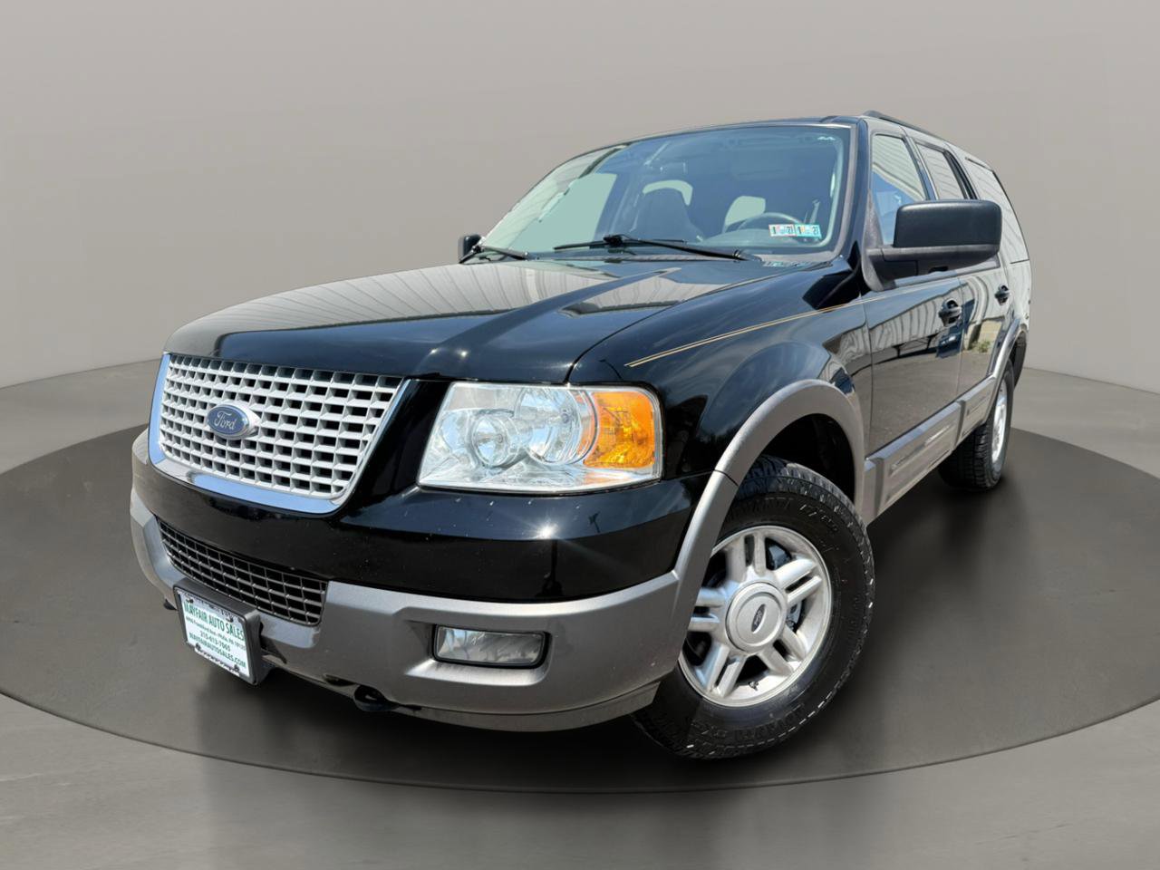 Used 2005 Ford Expedition XLT AWD/4WD image 1