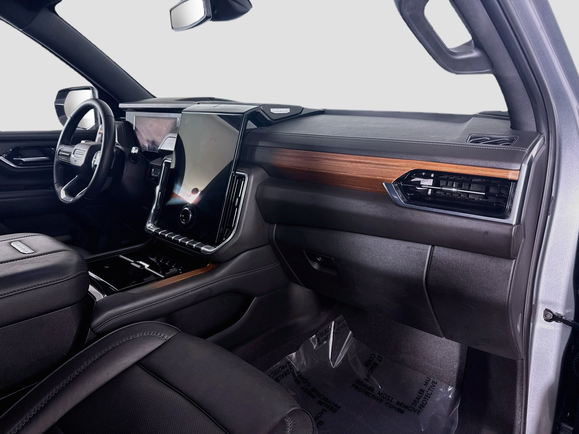 Used 2025 GMC Yukon Denali RWD image 30