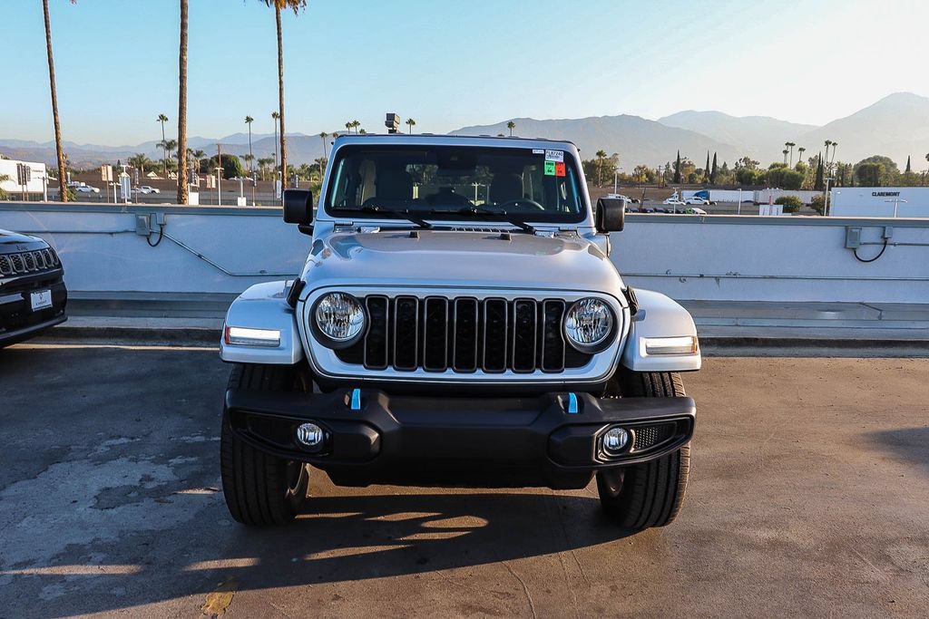 Used 2024 Jeep Wrangler Unlimited AWD/4WD image 3