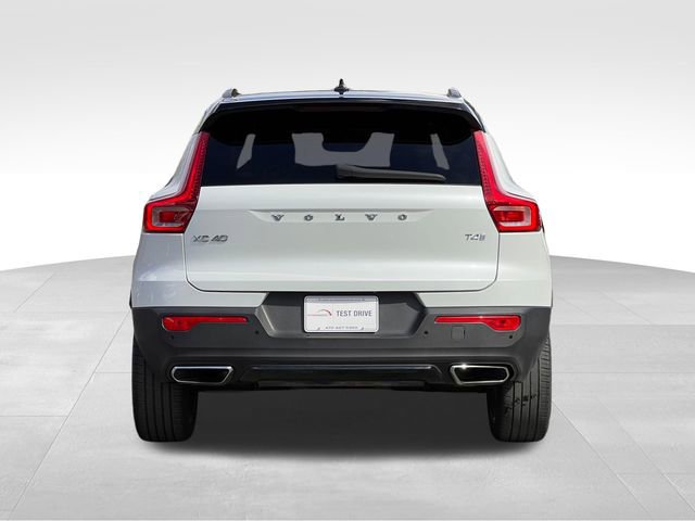 Used 2019 Volvo XC40 T4 R-Design image 4