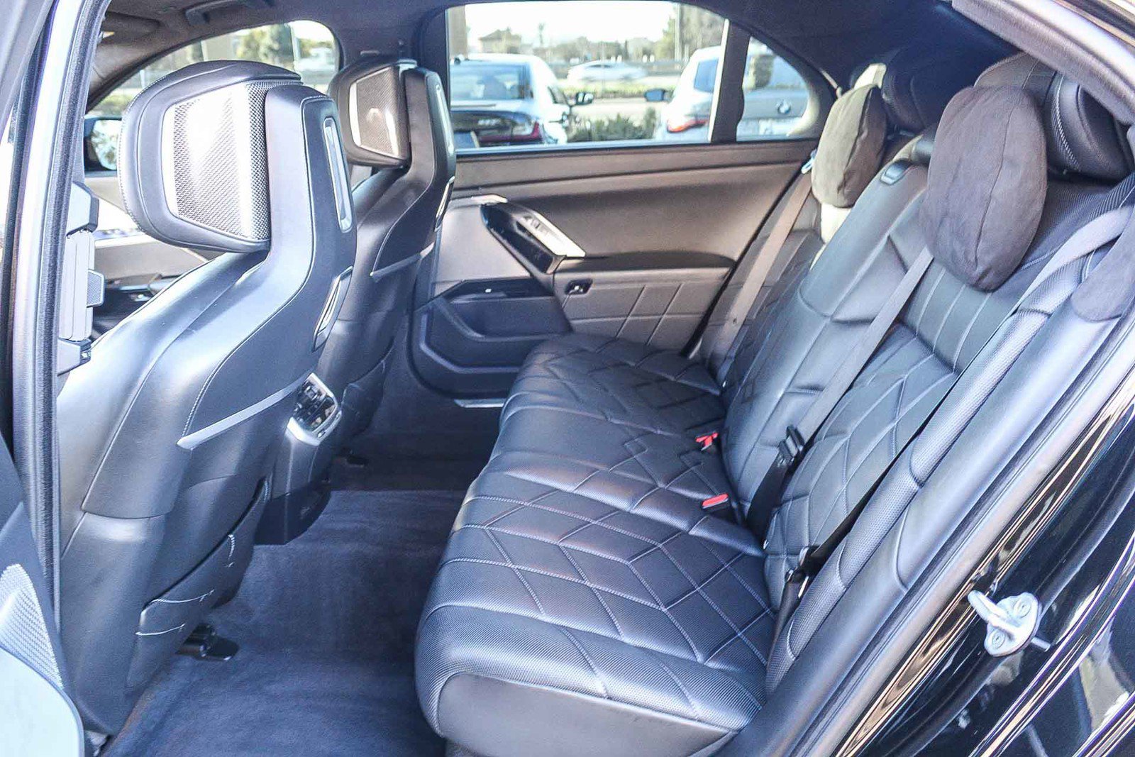 Used 2023 BMW 760i xDrive w/ Luxury Rear Seating Package image 18