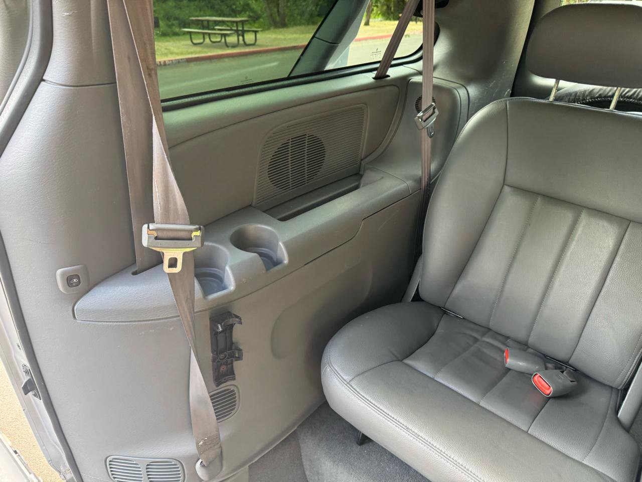 Used 2004 Dodge Grand Caravan SXT w/ Premium Group FWD image 30