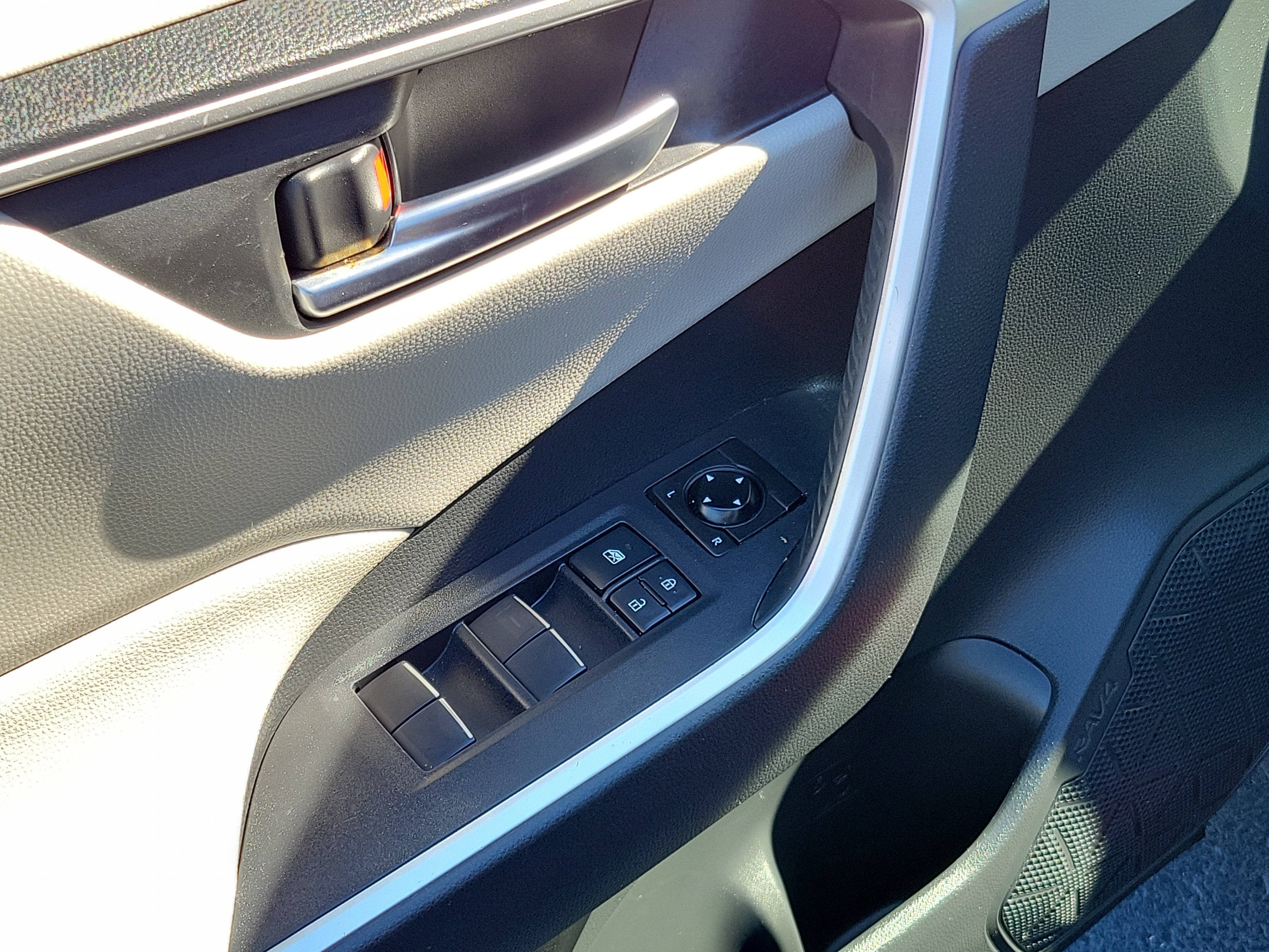 Certified 2019 Toyota RAV4 XLE Premium FWD image 20