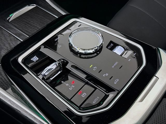 Used 2025 BMW 760i xDrive AWD/4WD image 17