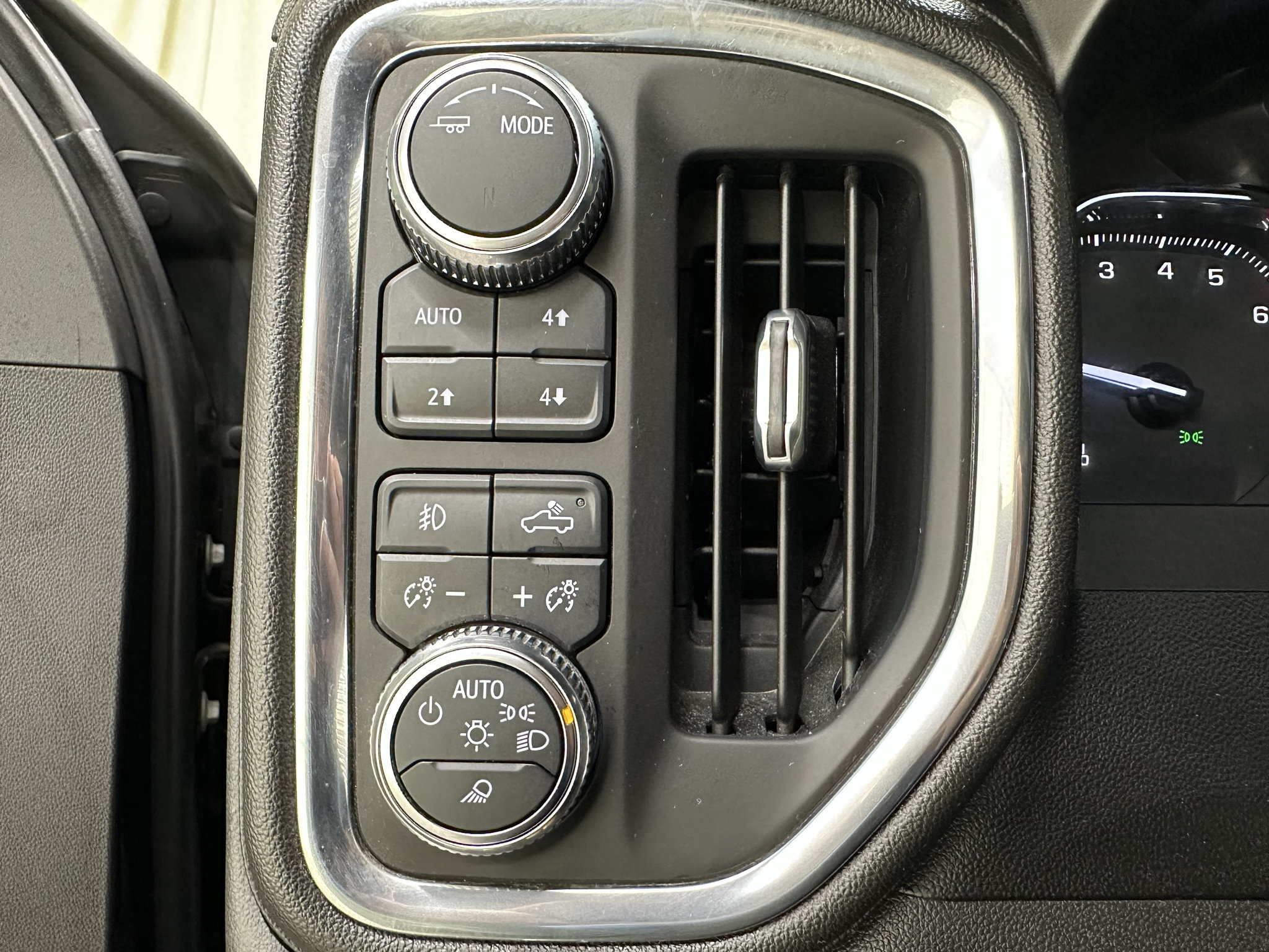Used 2021 GMC Sierra 1500 AT4 w/ AT4 Preferred Package AWD/4WD image 35