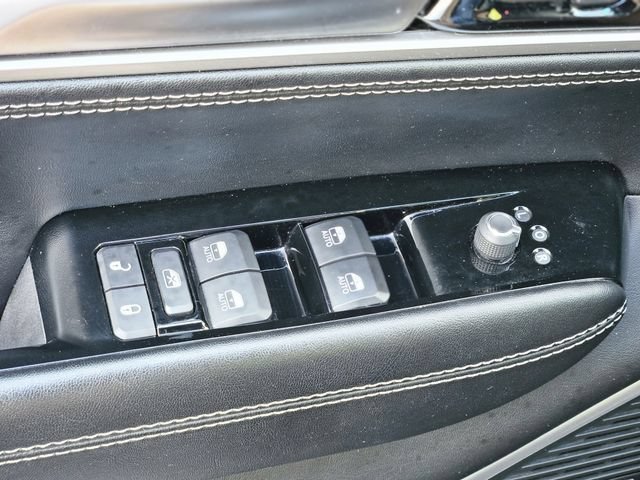 Used 2024 Jeep Wagoneer L Series II RWD image 21