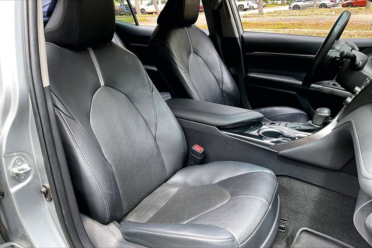 Used 2020 Toyota Camry XSE image 29