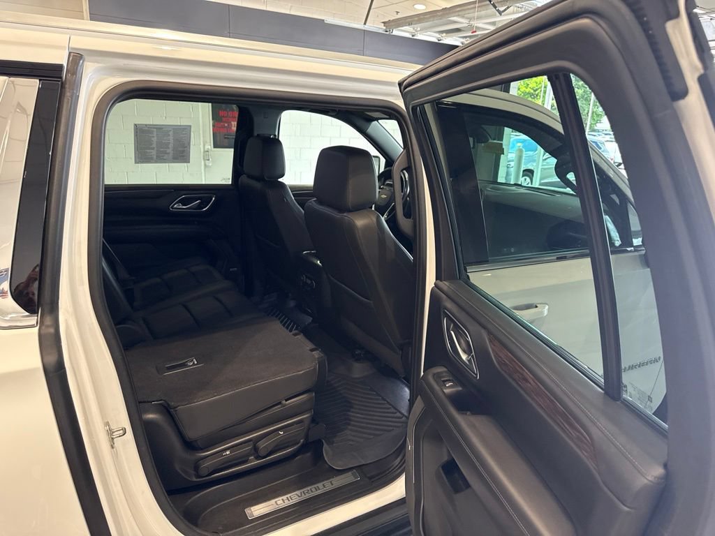 Used 2022 Chevrolet Suburban LT w/ Luxury Package AWD/4WD image 15