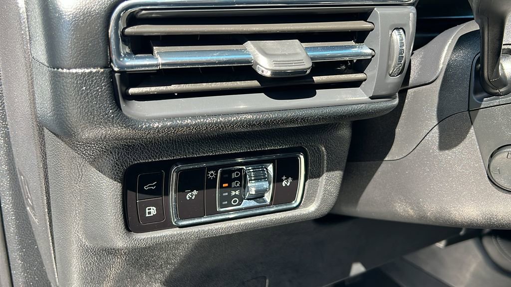 Used 2025 Lincoln Corsair Grand Touring w/ Equipment Group 302A image 13