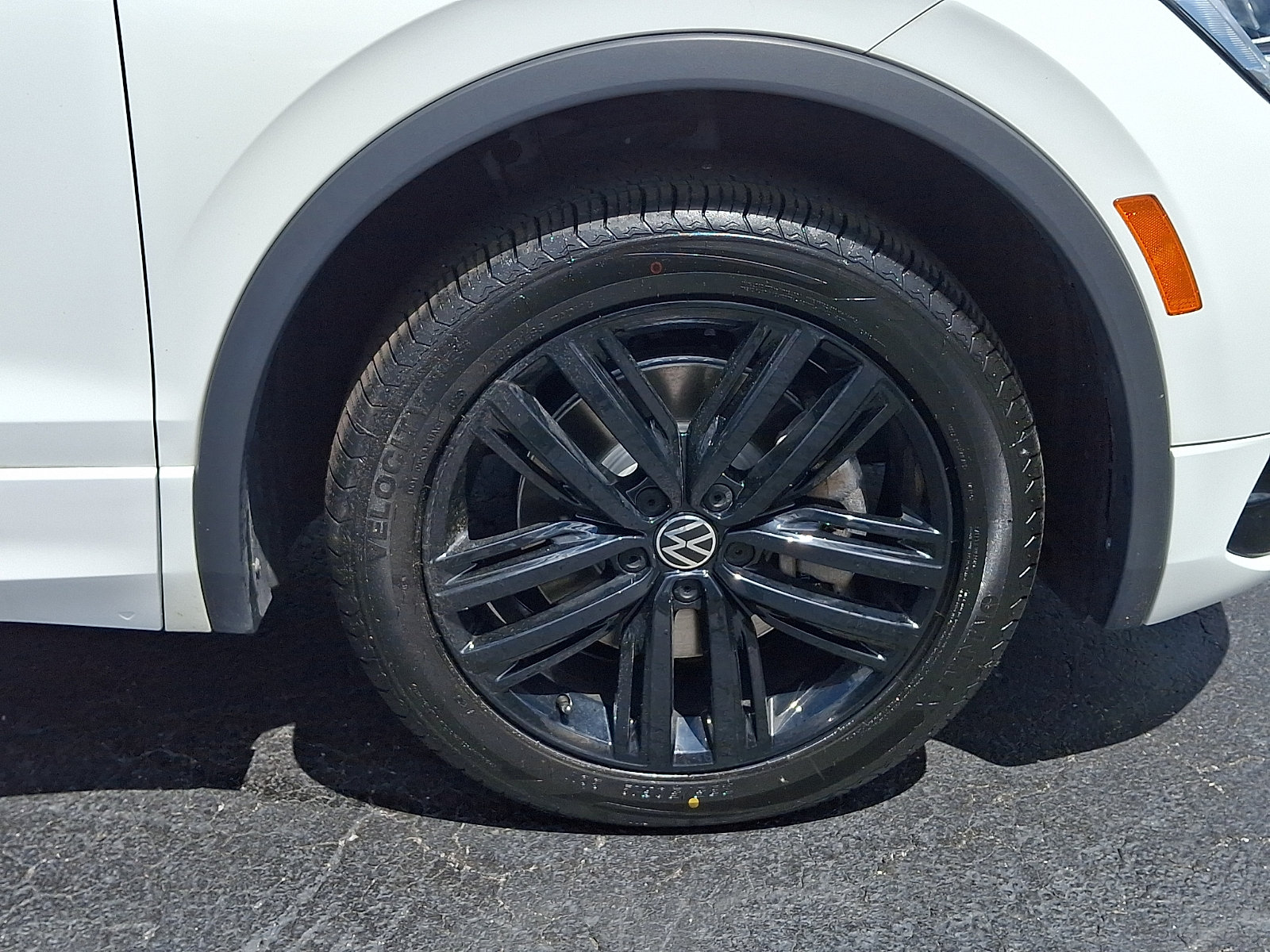 Certified 2022 Volkswagen Tiguan SE R-Line AWD/4WD image 8