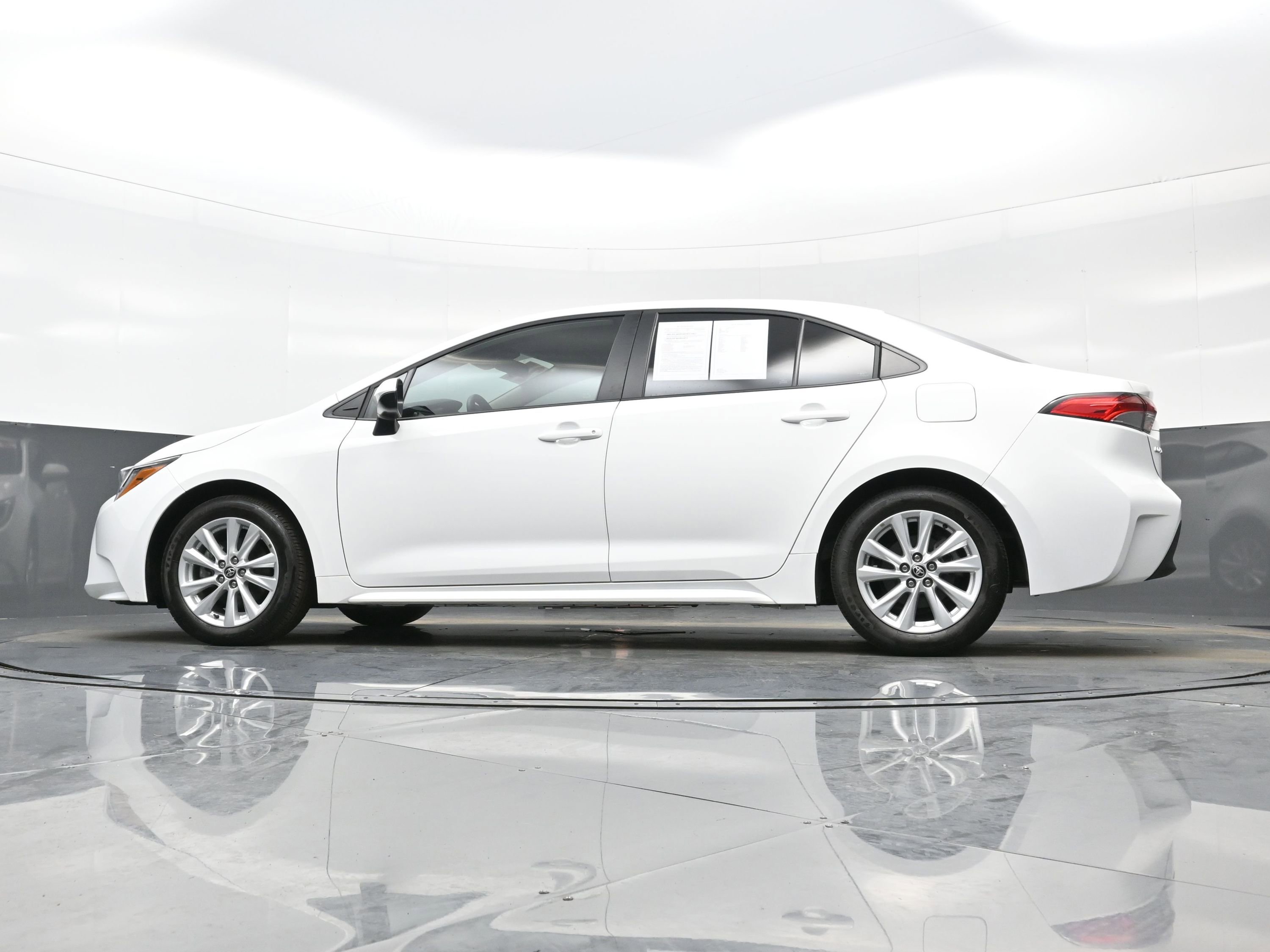 Used 2025 Toyota Corolla LE w/ LE Premium Package image 28