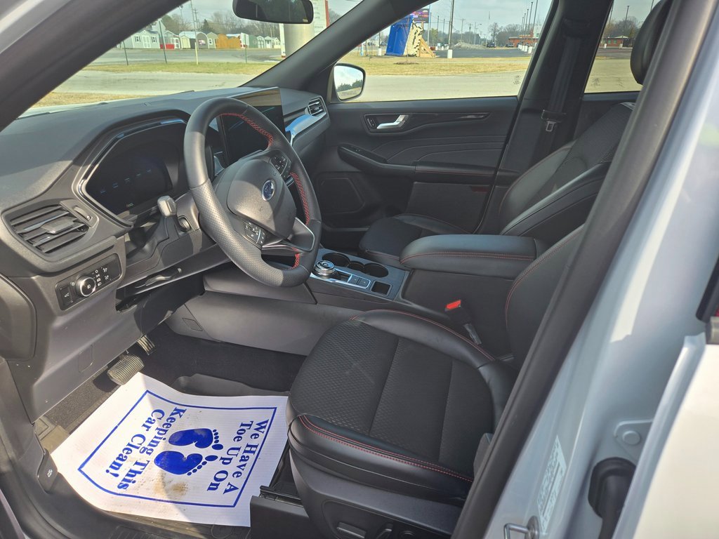 Used 2025 Ford Escape ST-Line Select w/ Tech Pack #2 image 7