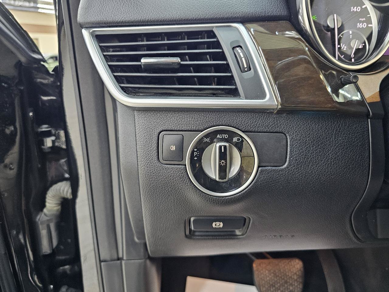Used 2015 Mercedes-Benz GL 450 4MATIC w/ Appearance Package image 39