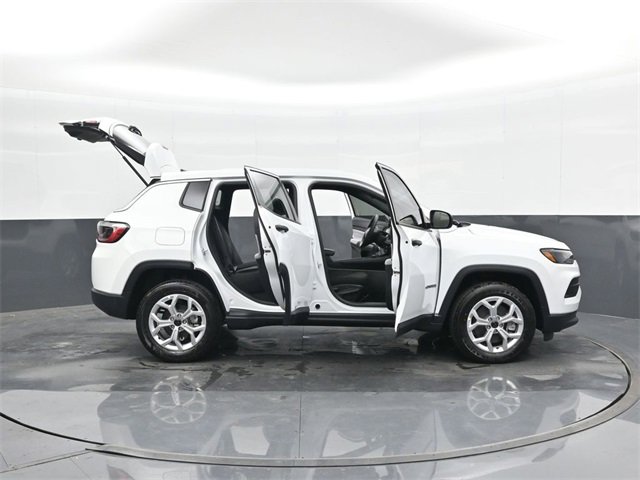 Used 2025 Jeep Compass Sport image 46