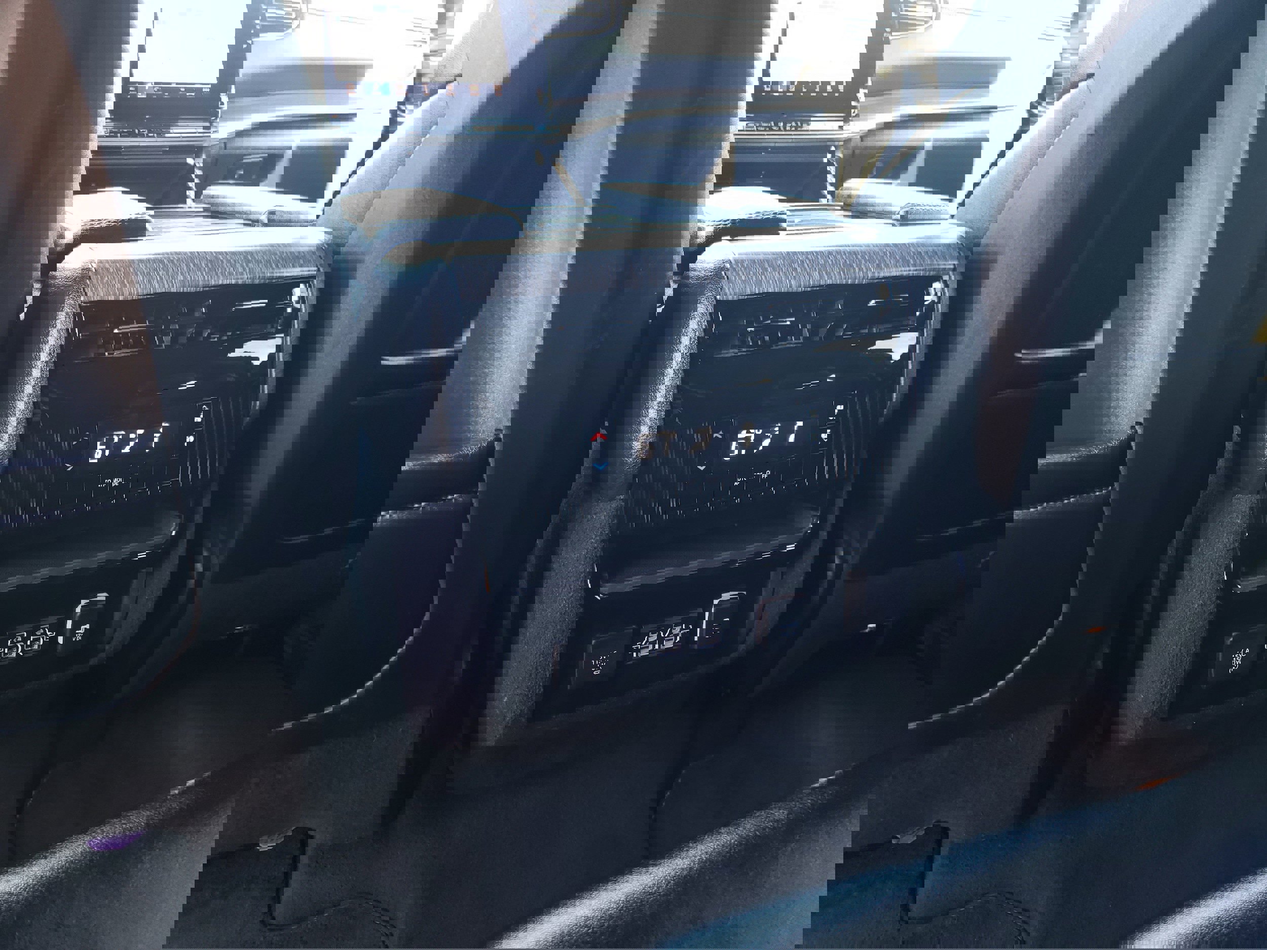 Used 2024 Jeep Wagoneer L Series II w/ Flexible Seating Group image 20