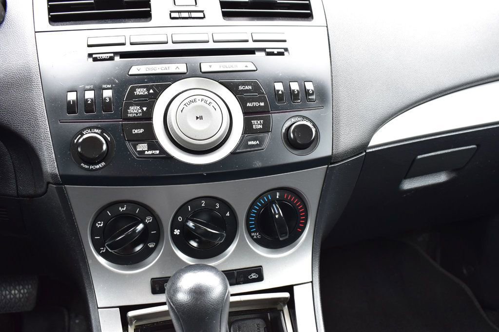 Used 2011 MAZDA MAZDA3 i Touring image 29