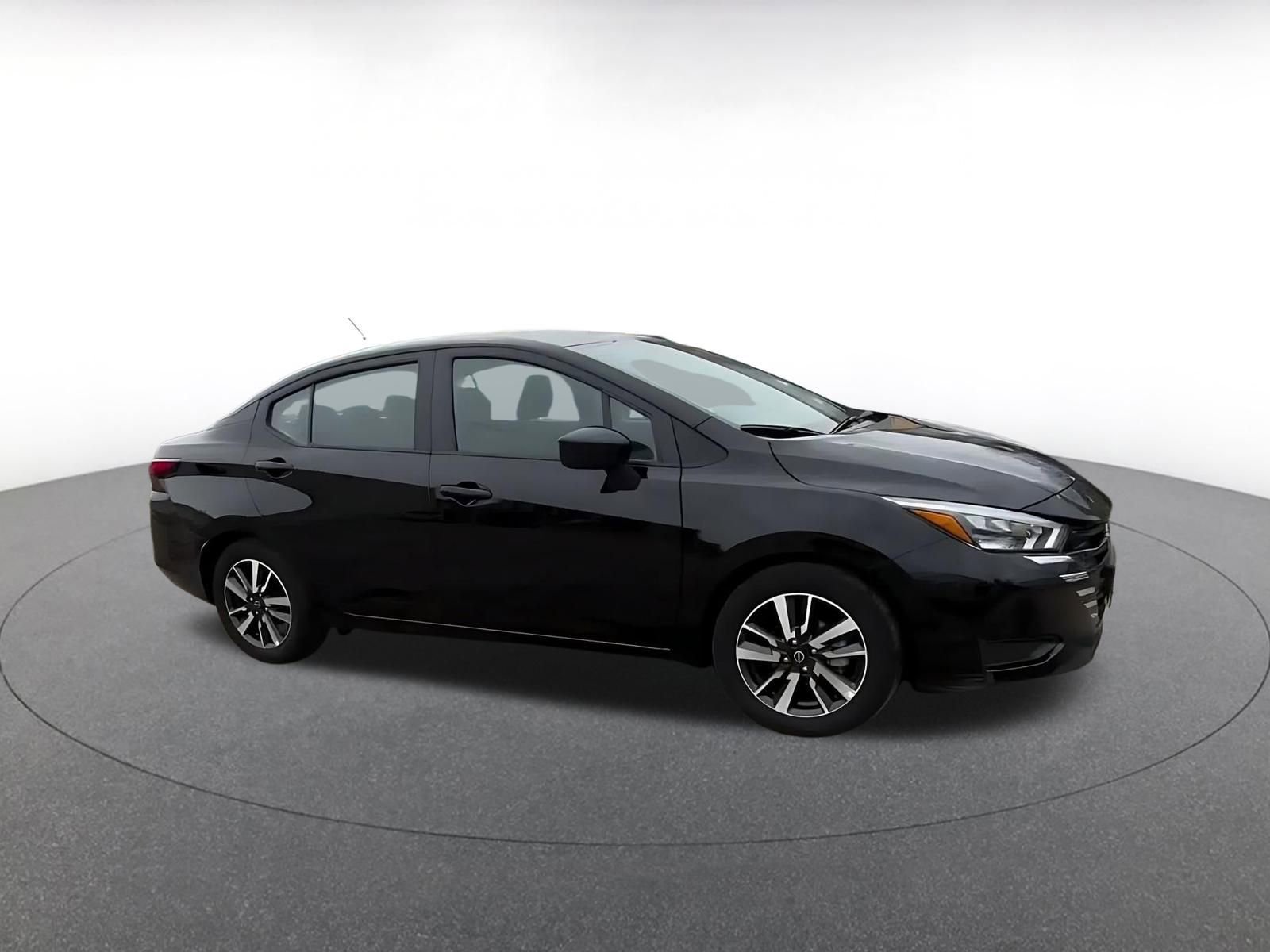 Used 2025 Nissan Versa SV image 2