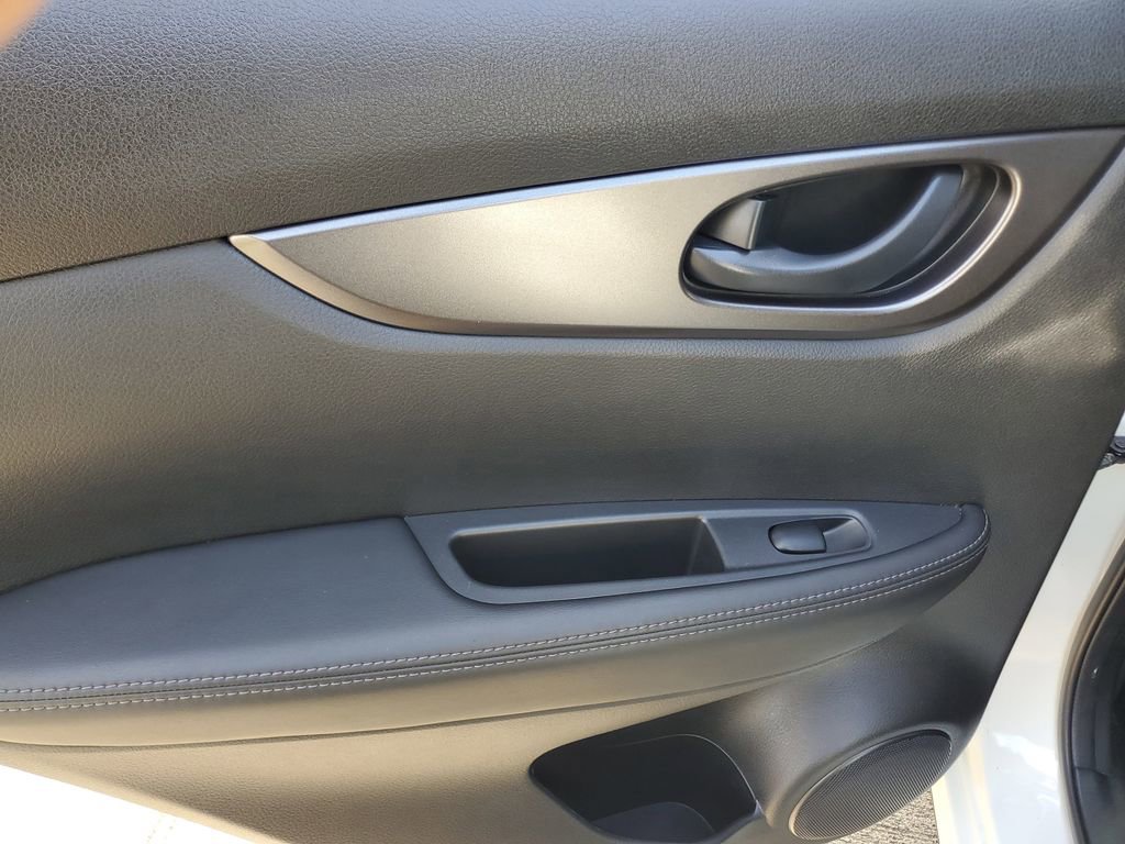 Used 2020 Nissan Rogue Sport S w/ Appearance Package FWD image 12