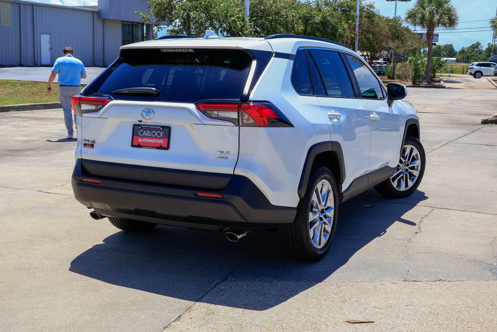 Used 2025 Toyota RAV4 XLE Premium AWD/4WD image 3