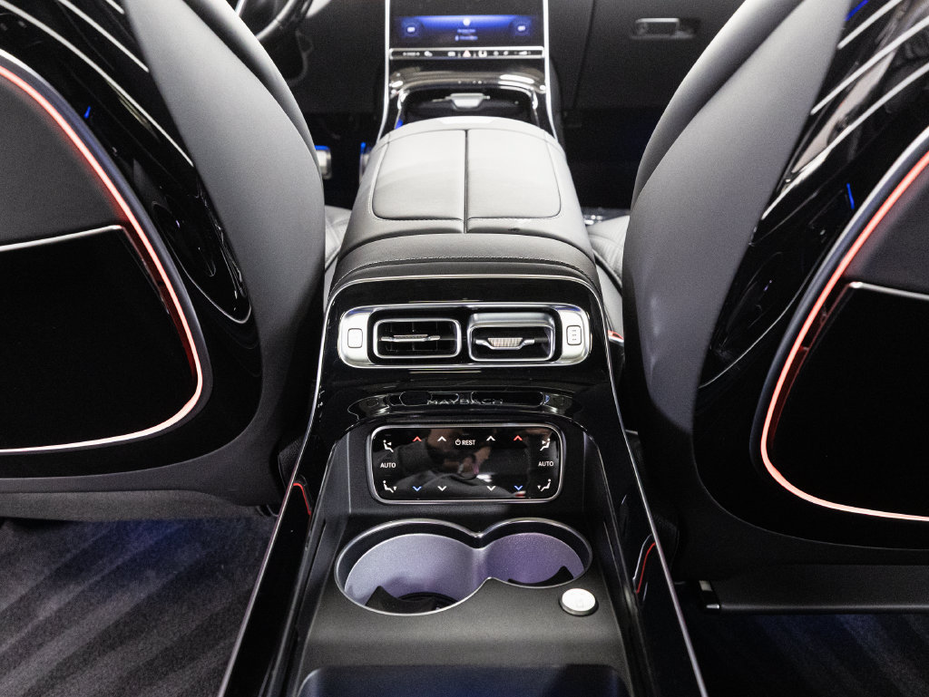 Used 2024 Mercedes-Benz Maybach S 580 4MATIC image 32