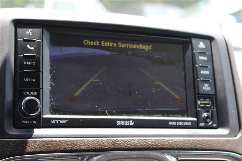 Used 2013 Chrysler Town & Country Touring FWD image 18