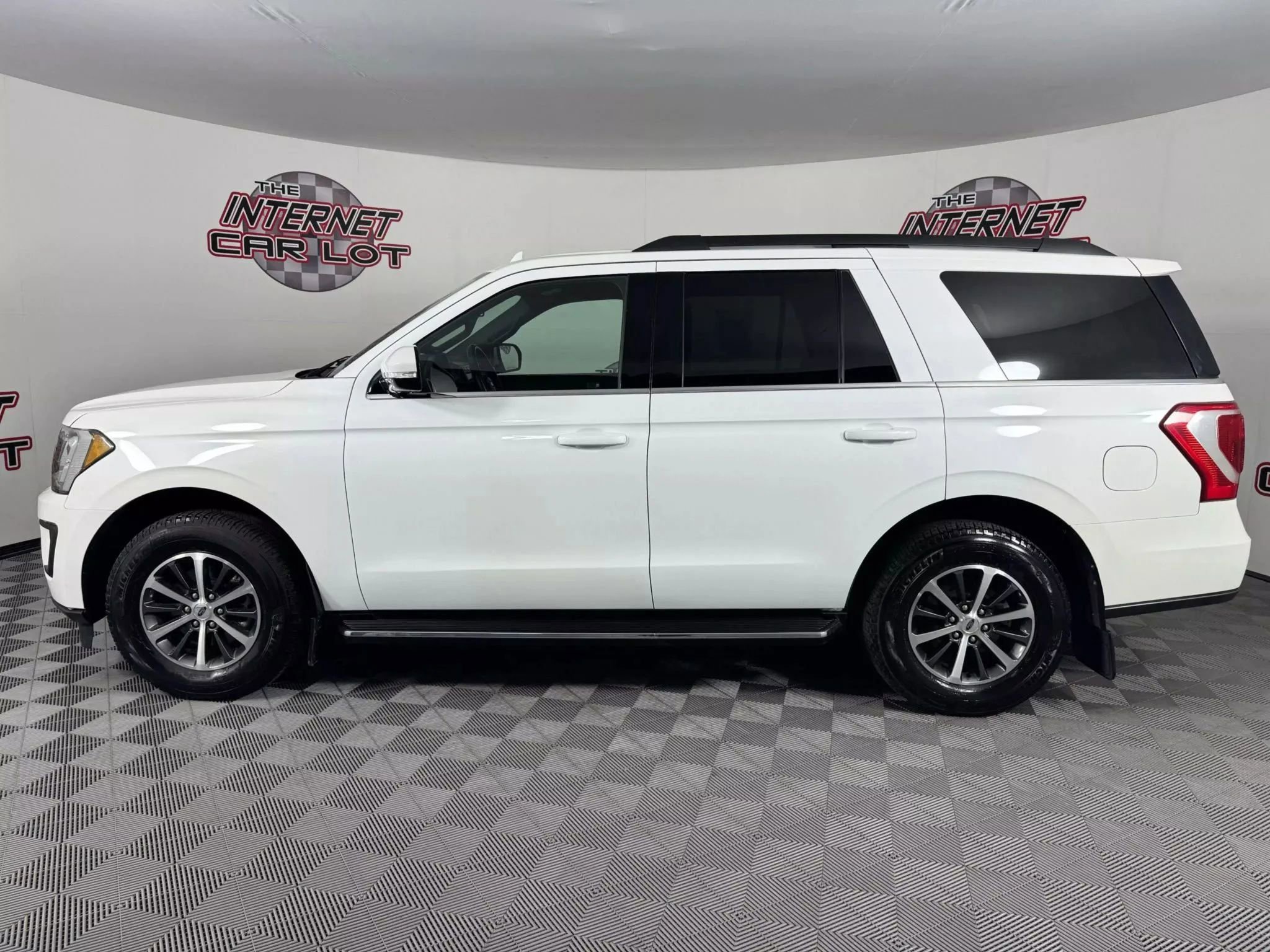 Used 2021 Ford Expedition XLT w/ Equipment Group 202A image 4