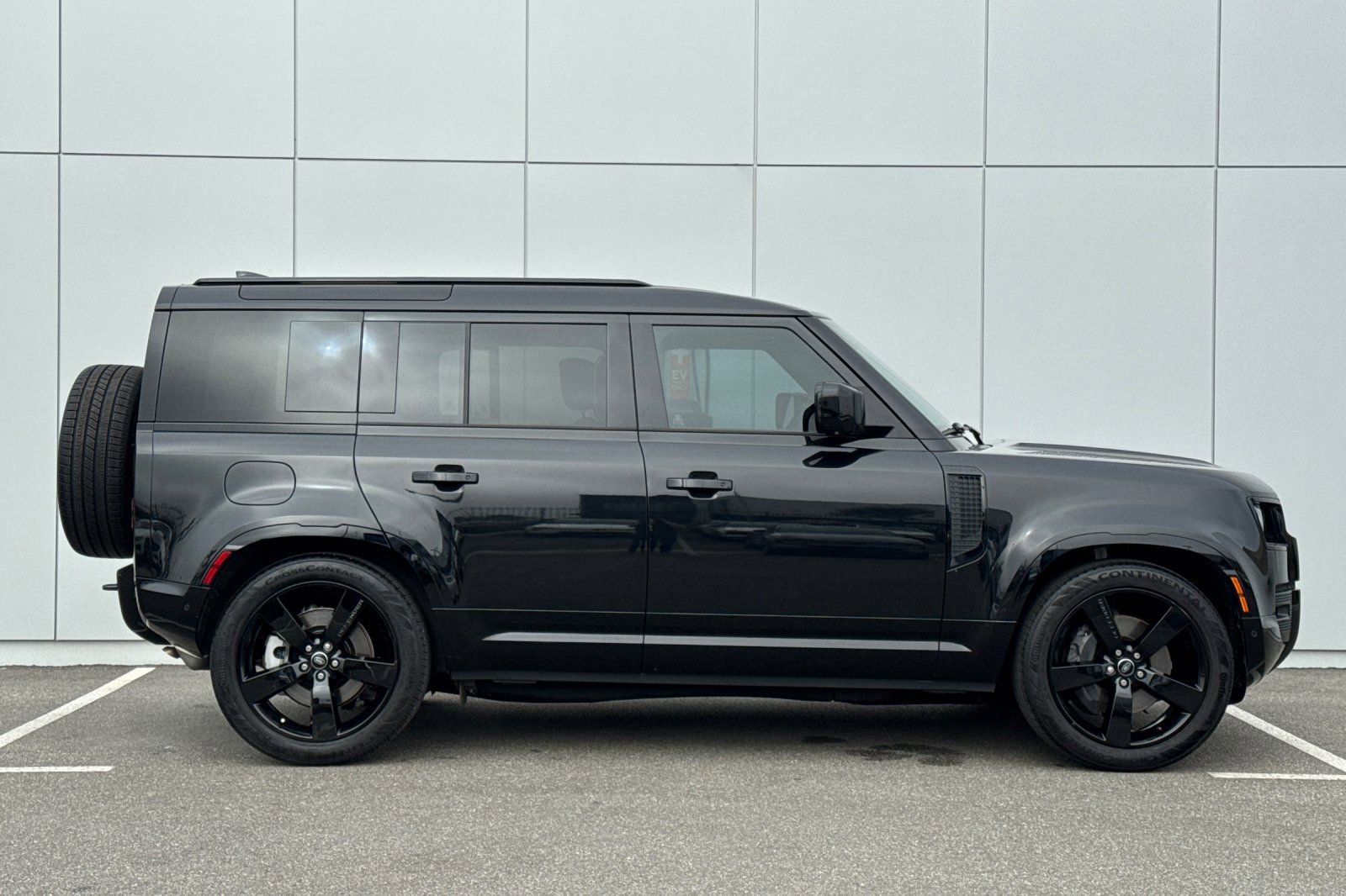 Used 2025 Land Rover Defender 110 X-Dynamic SE image 6