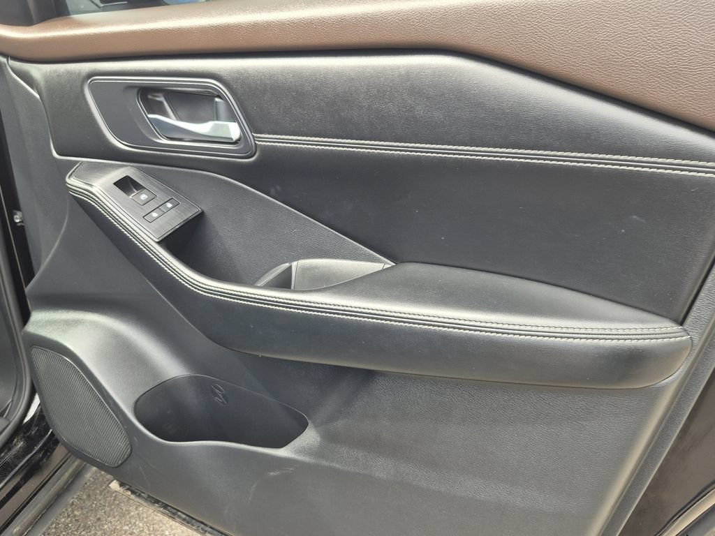 Used 2023 Nissan Rogue SV w/ SV Premium B Package AWD/4WD image 16