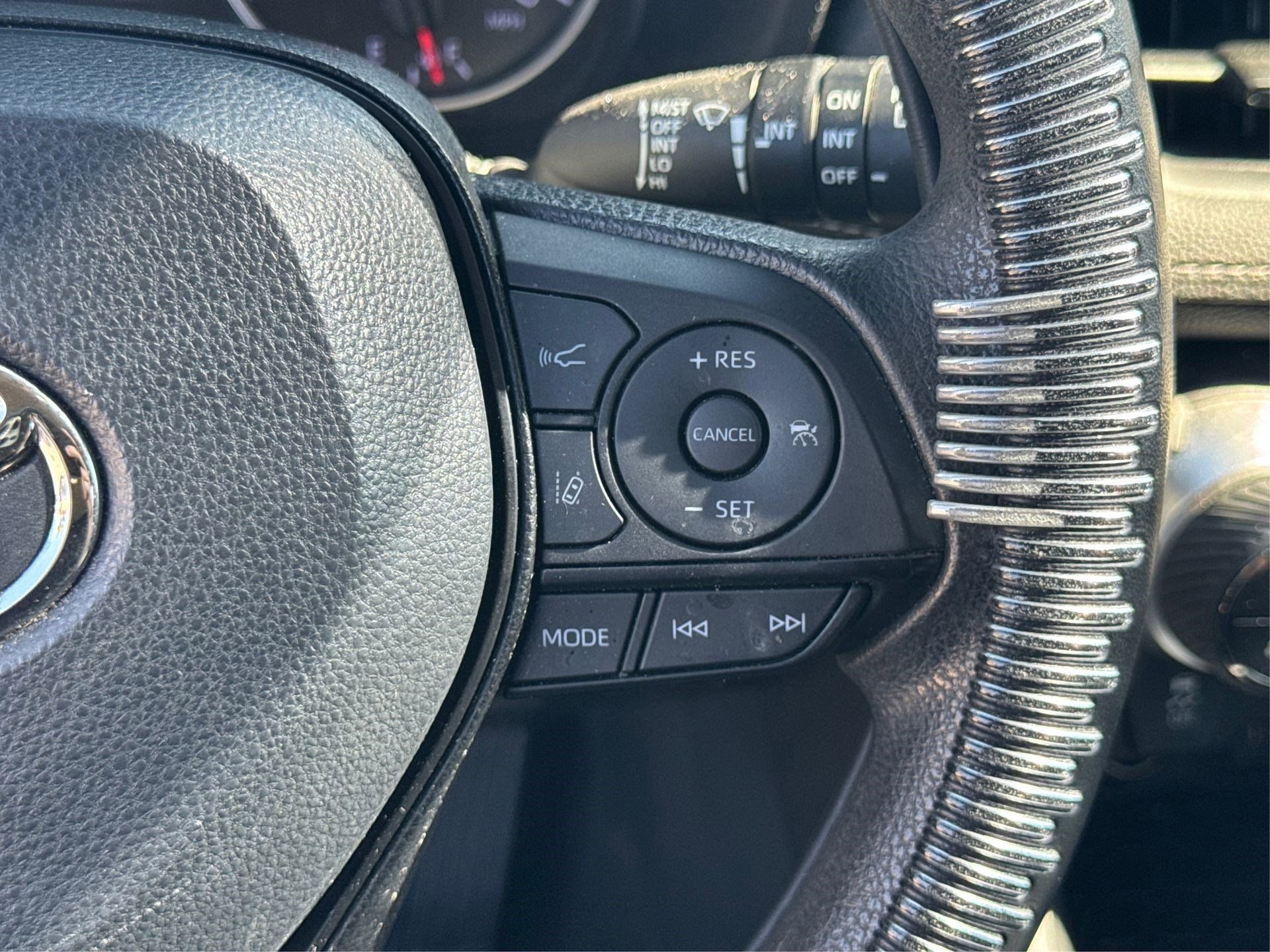 Used 2022 Toyota RAV4 XLE image 33