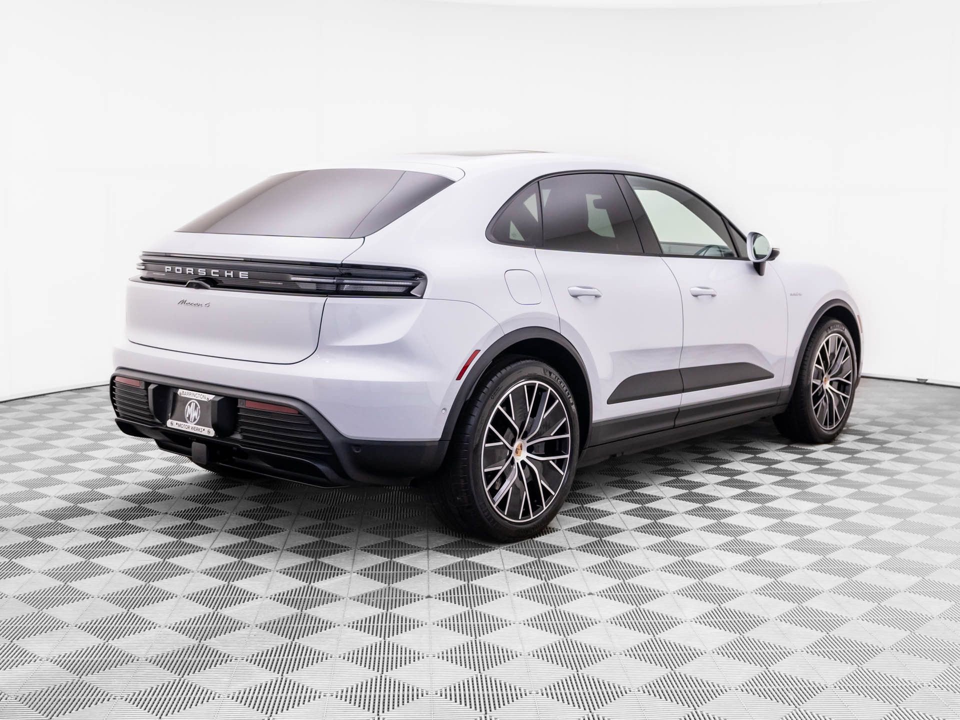 Certified 2025 Porsche Macan 4 Electric AWD/4WD image 8