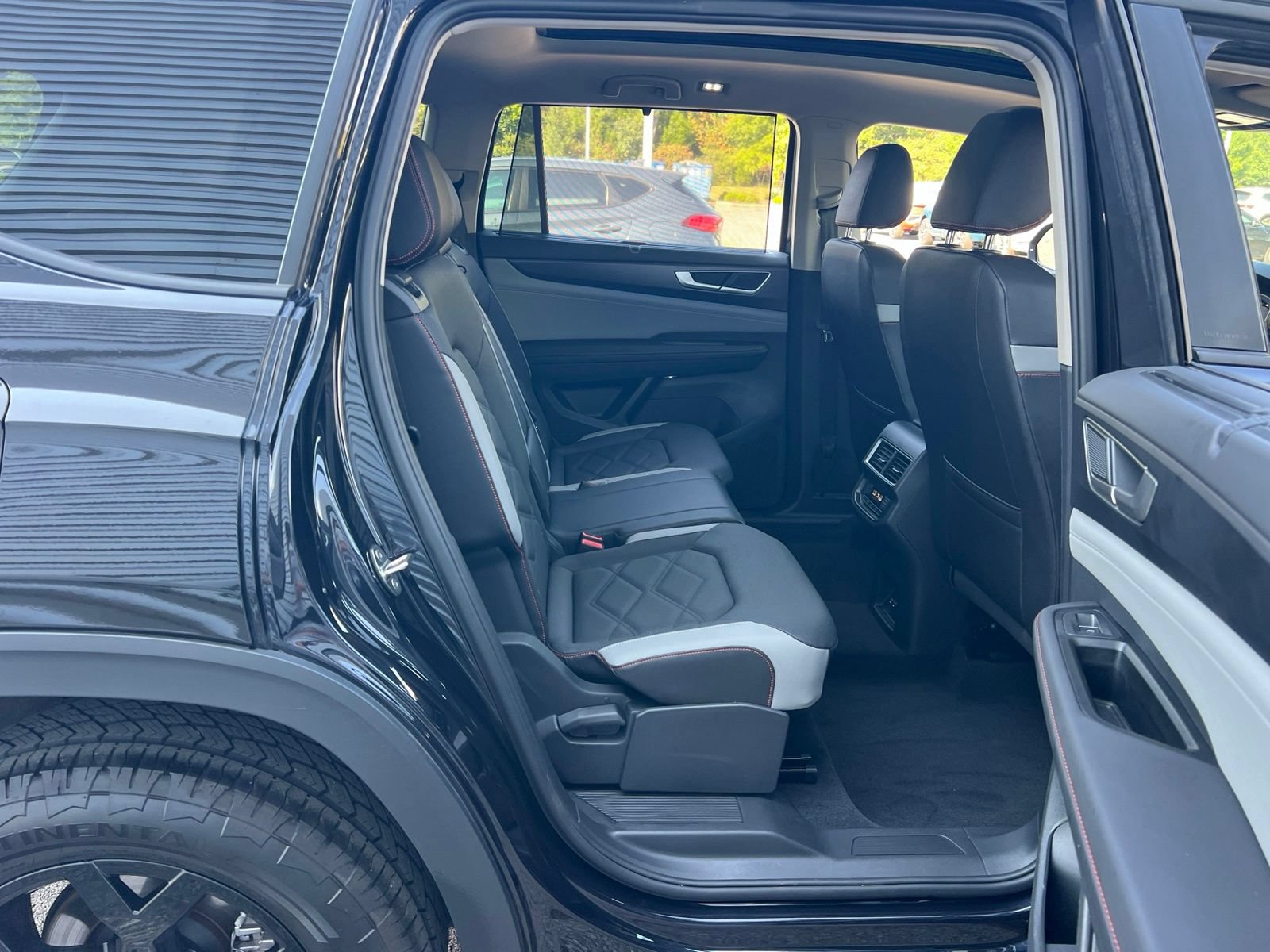 Certified 2026 Volkswagen Atlas Peak Edition AWD/4WD image 34