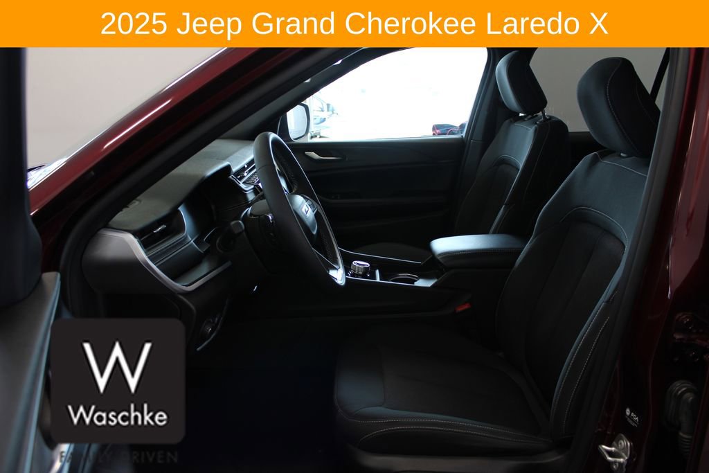 Used 2025 Jeep Grand Cherokee Laredo X w/ Trailer Tow Package AWD/4WD image 18