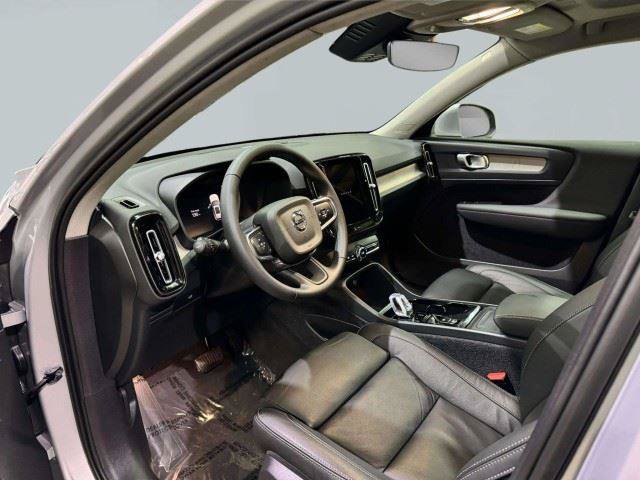 Used 2023 Volvo XC40 B5 Plus w/ Driver Assist Package AWD/4WD image 28