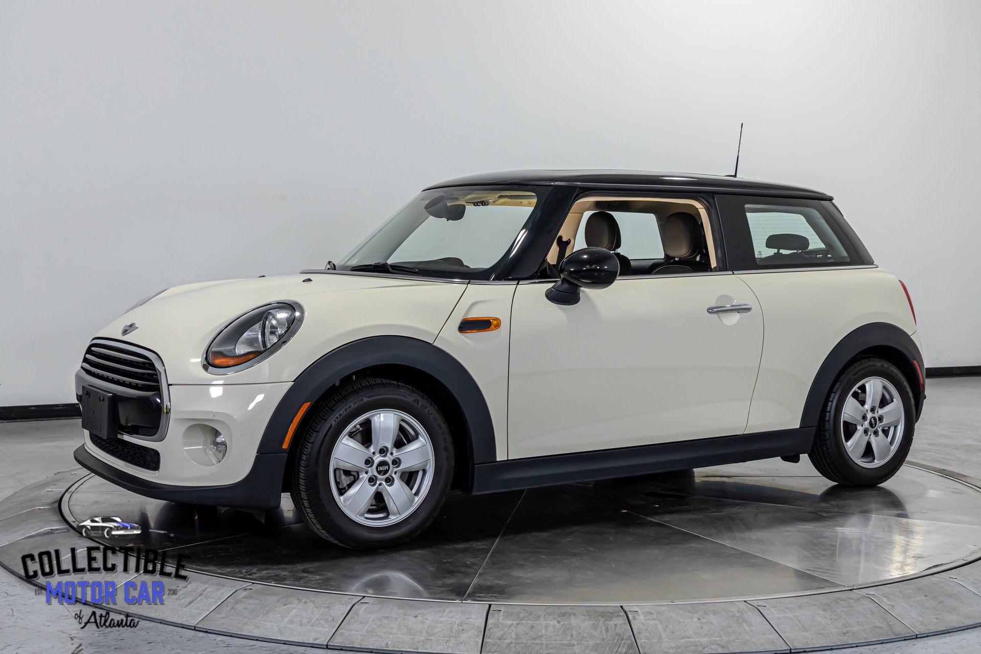Used 2018 MINI Cooper 2-Door Hardtop image 3