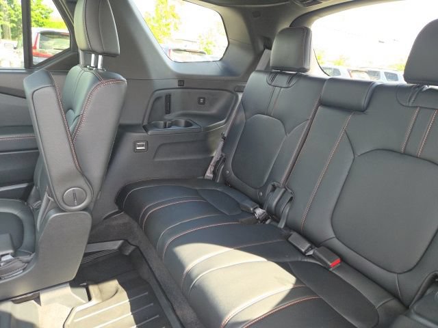 Used 2025 Honda Pilot TrailSport image 21