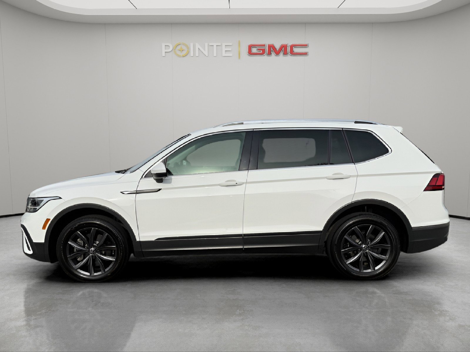 Used 2024 Volkswagen Tiguan SE AWD/4WD image 6