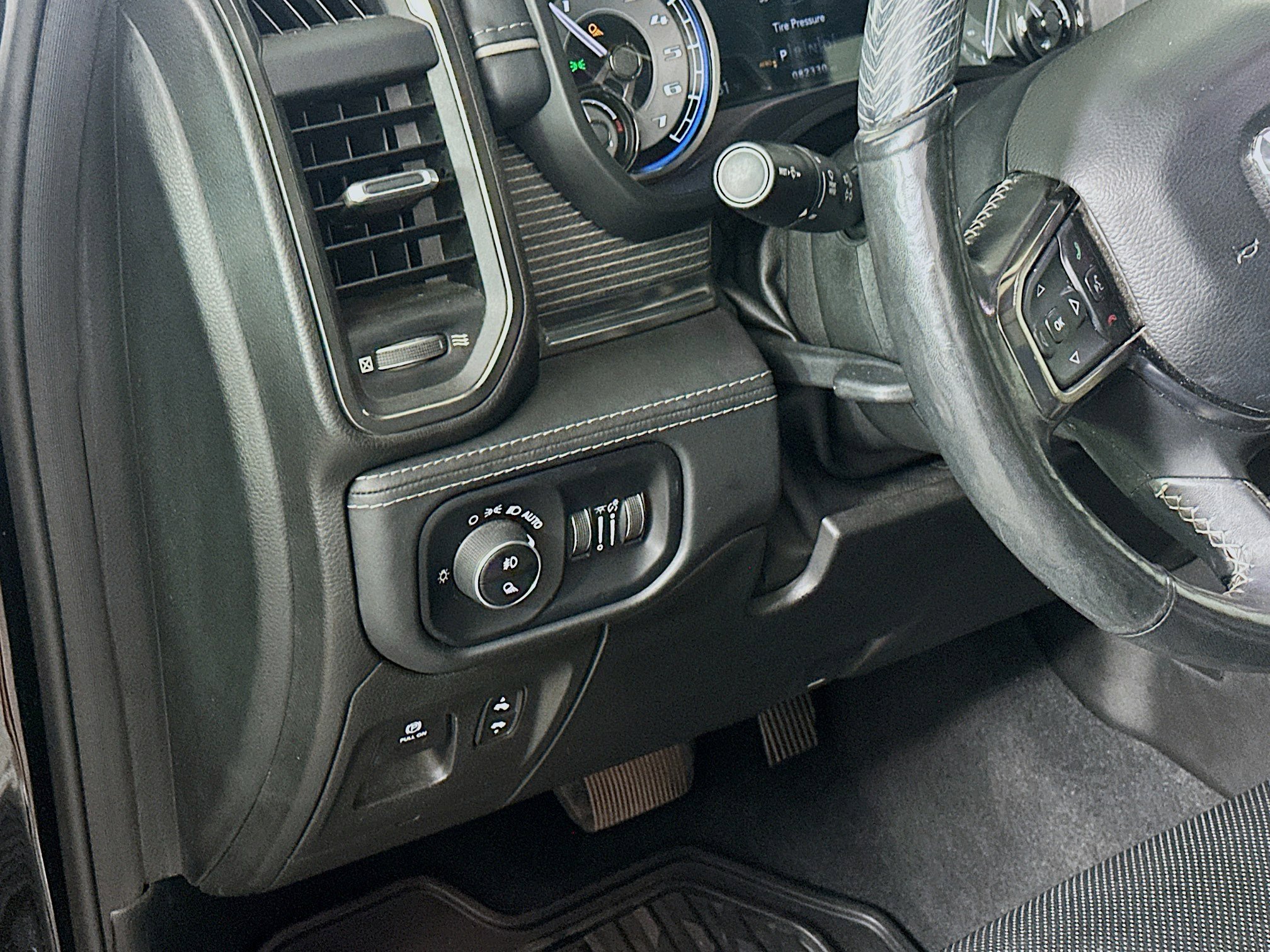 Used 2019 RAM 1500 Limited AWD/4WD image 17
