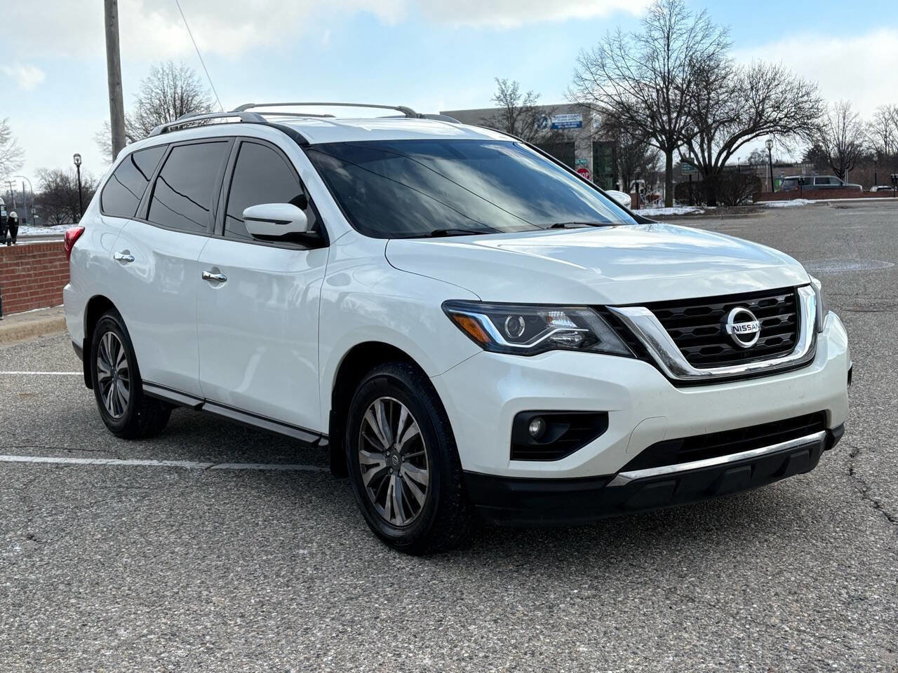 Used 2020 Nissan Pathfinder SV image 8