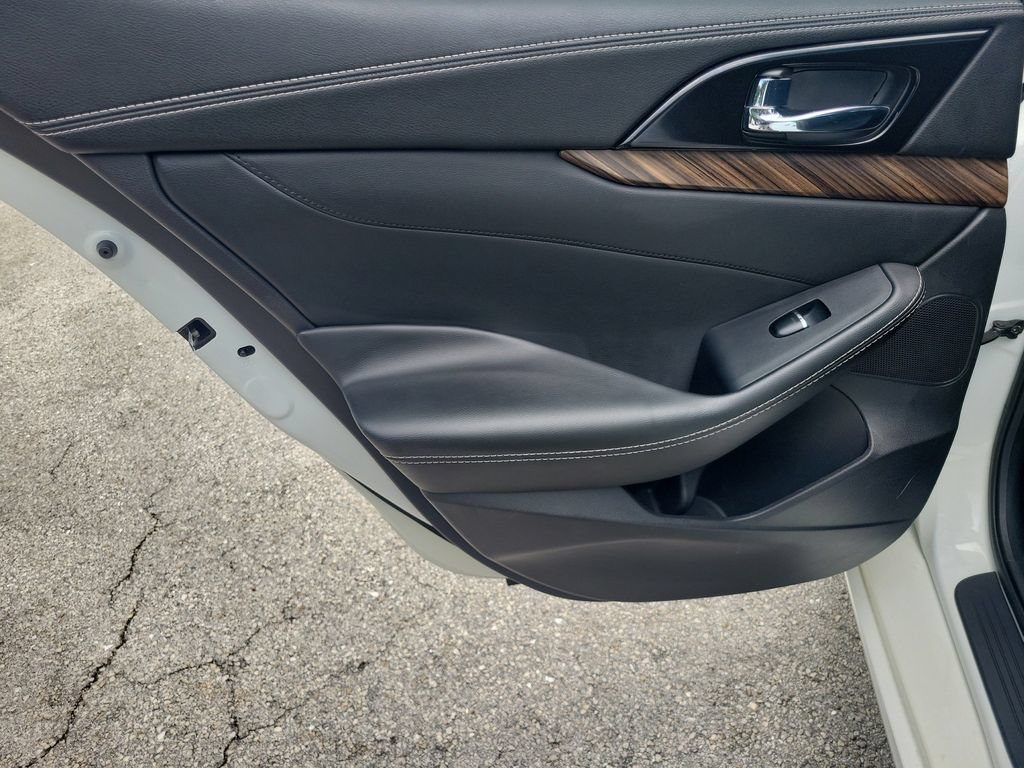 Used 2017 Nissan Maxima Platinum FWD image 19